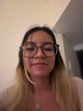 Pretty roxxyy online show from June 17, 2:11 am