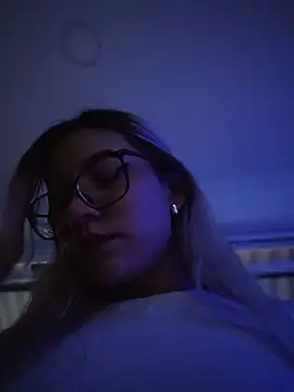 Pretty roxxyy online show from March 24, 11:10 am