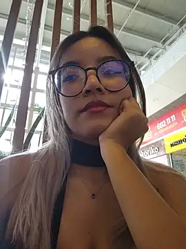 Pretty roxxyy online show from December 19, 1:24 pm