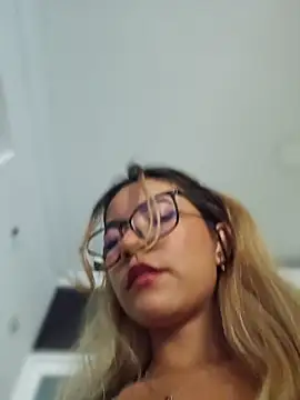 Pretty roxxyy online show from April 21, 11:28 am