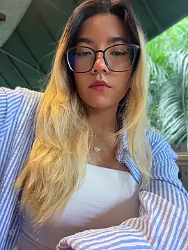 Pretty roxxyy online show from July 3, 3:40 pm