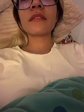 Pretty roxxyy online show from June 7, 11:32 pm