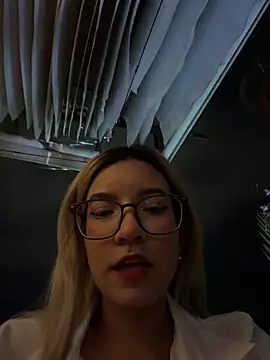 Pretty roxxyy online show from February 11, 1:16 am