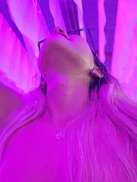 Pretty roxxyy online show from April 7, 11:34 am