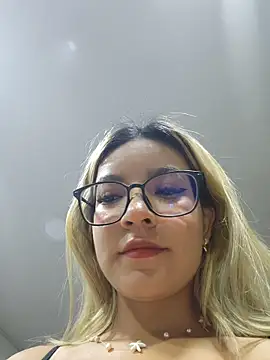 Pretty roxxyy online show from March 8, 9:56 am