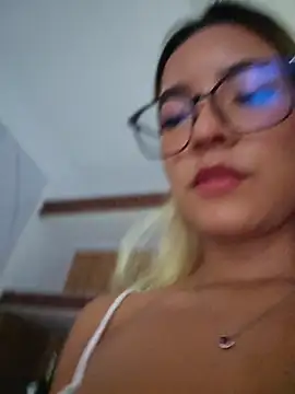 Pretty roxxyy online show from April 17, 11:24 am