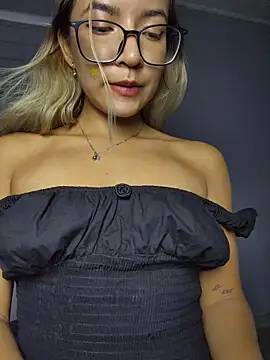 Pretty roxxyy online show from February 8, 12:30 am