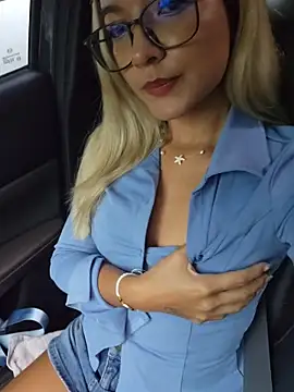 Pretty roxxyy online show from March 7, 12:43 pm