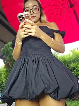 Pretty roxxyy online show from April 3, 11:27 am