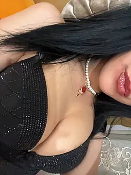 QueenLujaine online show from May 10, 6:10 pm
