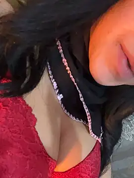 QueenLujaine online show from March 29, 7:04 pm