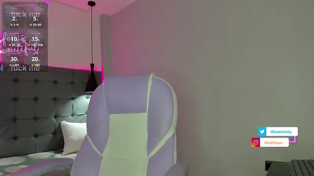 OliverTwinky online show from November 8, 1:36 pm