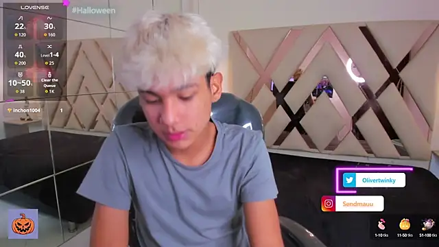 OliverTwinky online show from October 9, 3:23 pm