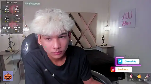 OliverTwinky online show from October 14, 2:39 pm