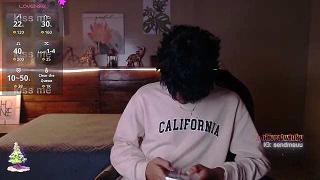 OliverTwinky online show from November 25, 8:31 pm