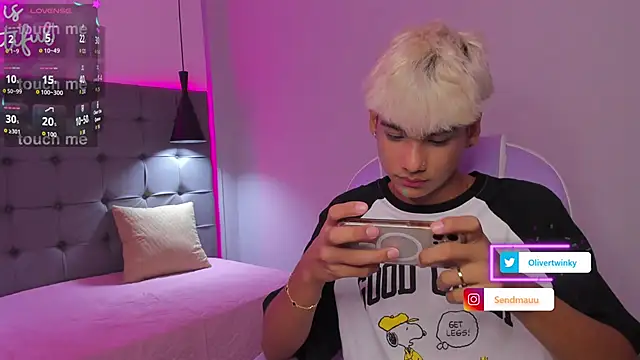 OliverTwinky online show from October 2, 8:45 pm