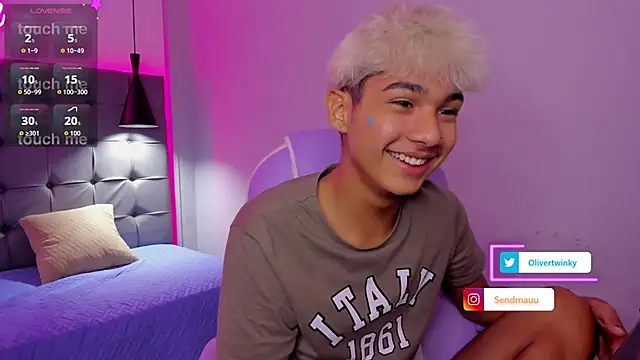 OliverTwinky online show from September 18, 4:04 am
