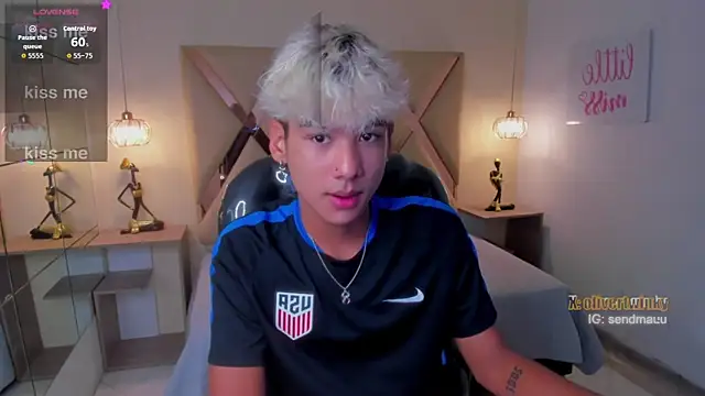 OliverTwinky online show from November 15, 1:15 pm