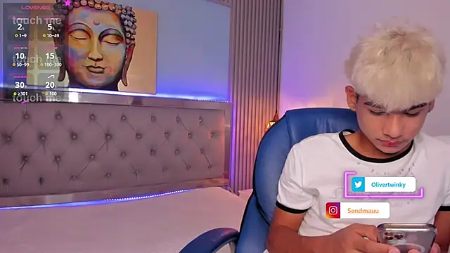 OliverTwinky online show from September 28, 2:13 pm