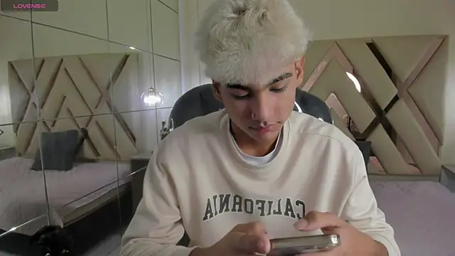 OliverTwinky online show from September 25, 1:50 pm