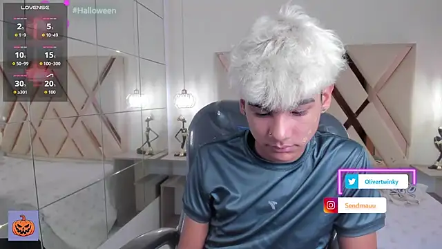 OliverTwinky online show from October 7, 2:07 pm