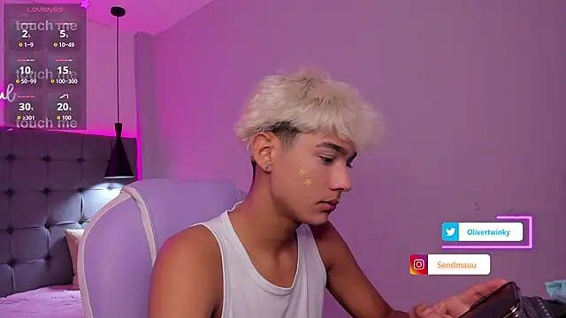 OliverTwinky online show from September 29, 1:39 pm