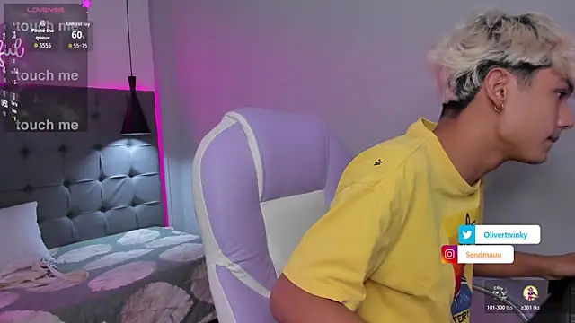 OliverTwinky online show from November 5, 2:47 am