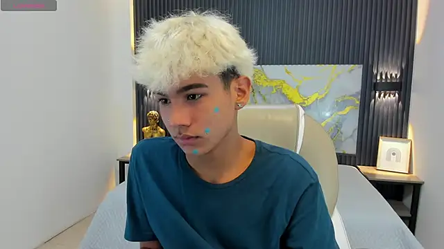 OliverTwinky online show from October 4, 1:56 pm