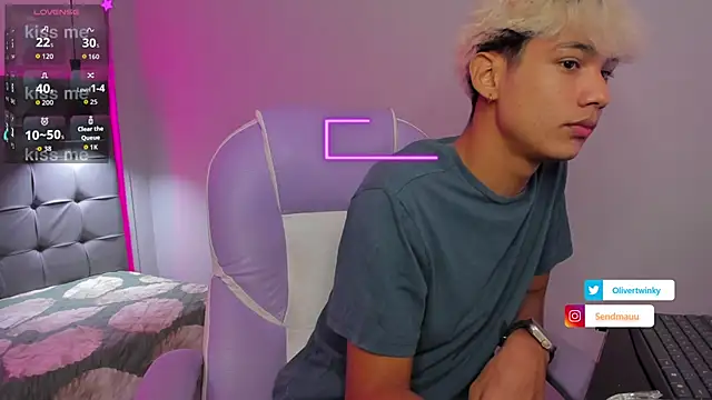 OliverTwinky online show from November 6, 5:11 am