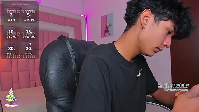 OliverTwinky online show from November 26, 1:44 pm