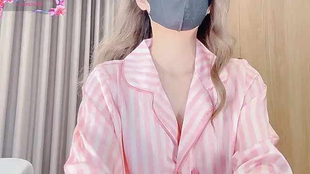 yiyi-chin online show from October 2, 3:48 pm