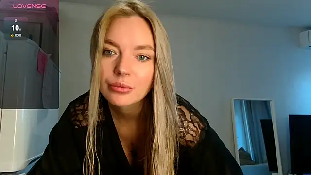 Snapshot of Eva___forever chatting on October 15, 1:04 am Eva   forever online show from October 15, 1:04 am