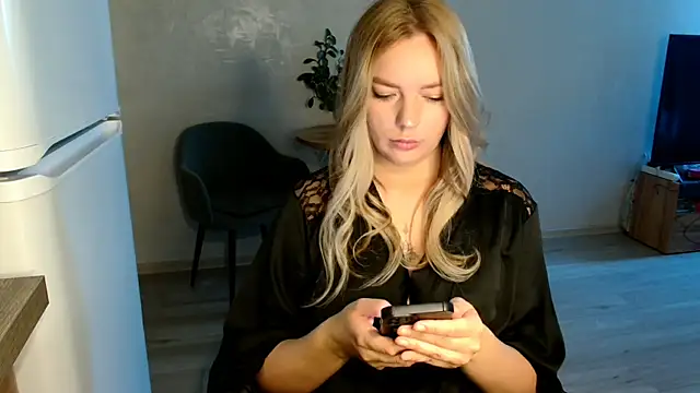 Snapshot of Eva___forever chatting on October 28, 3:07 am Eva forever online show from October 28, 3:07 am