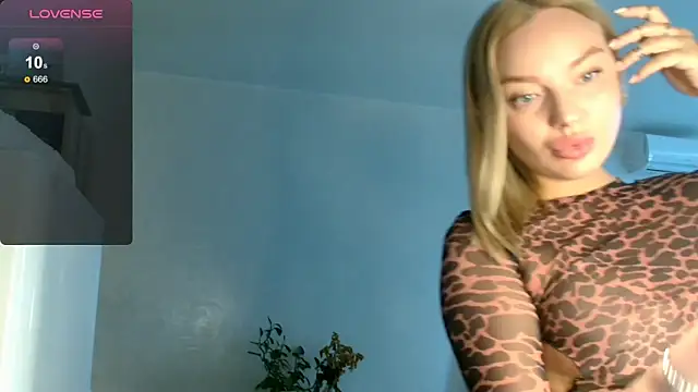Snapshot of Eva___forever chatting on September 15, 1:50 am Eva   forever online show from September 15, 1:50 am