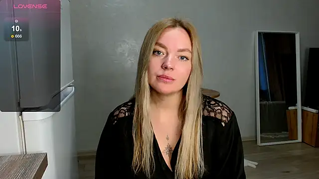 Snapshot of Eva___forever chatting on November 6, 1:31 am Eva forever online show from November 6, 1:31 am