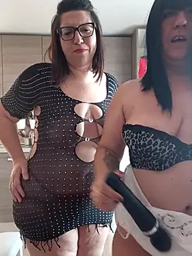 ladyredhot69 online show from May 4, 7:55 am