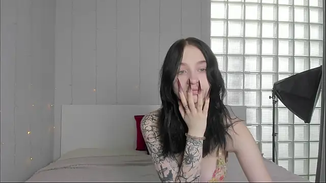 Chatty Alice online show from October 24, 1:04 am