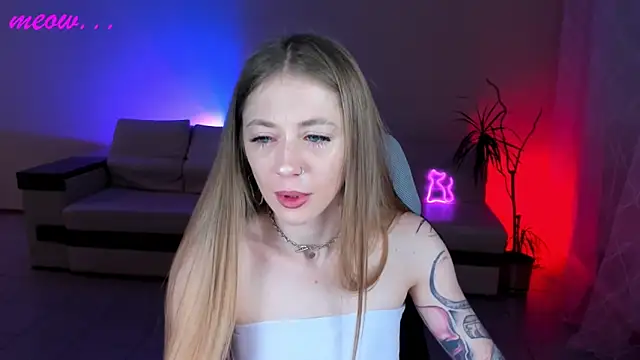 SweetMeeow online show from November 17, 1:20 am