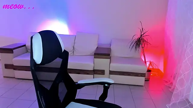 SweetMeeow online show from November 6, 1:20 am