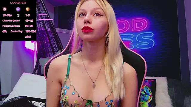 AlessiaCroft online show from November 11, 5:13 am