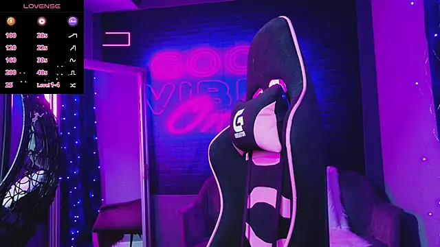 AlessiaCroft online show from February 1, 5:06 am