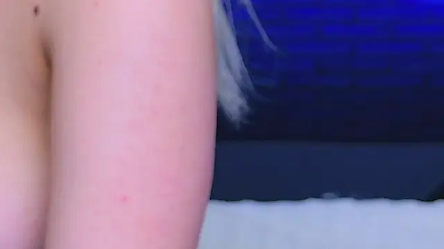 AlessiaCroft online show from April 9, 6:30 am