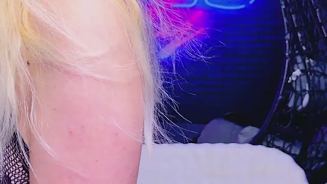 AlessiaCroft online show from May 5, 3:53 am