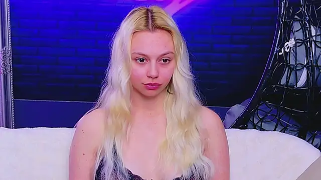 AlessiaCroft online show from May 13, 4:08 am