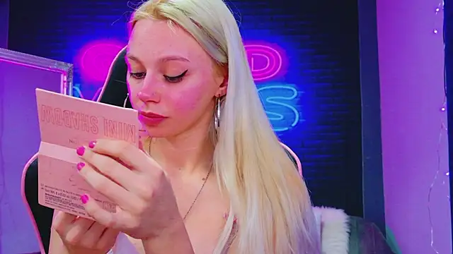 AlessiaCroft online show from February 17, 5:05 am