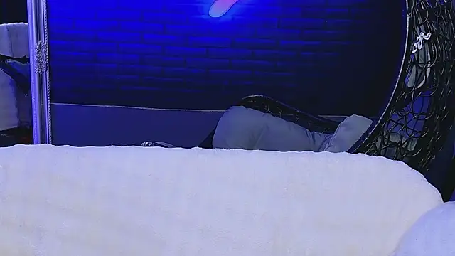 AlessiaCroft online show from April 1, 4:14 am