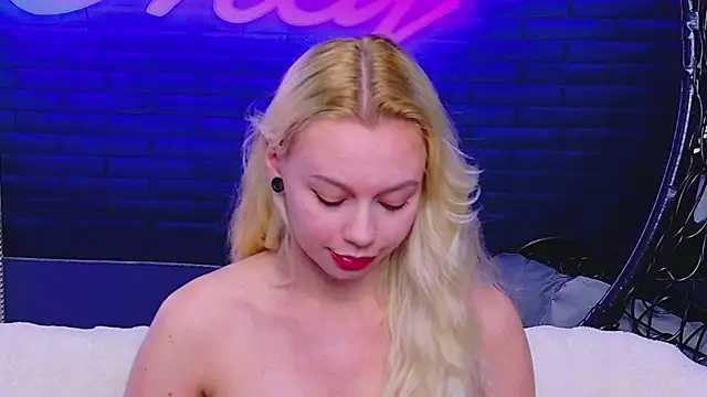AlessiaCroft online show from May 4, 4:16 am