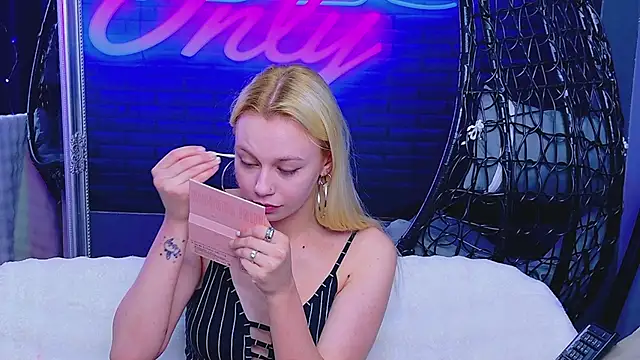 AlessiaCroft online show from April 30, 4:08 am