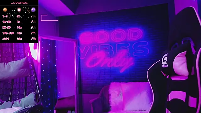 AlessiaCroft online show from December 3, 5:08 am