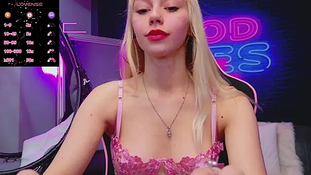 AlessiaCroft online show from November 18, 5:22 am